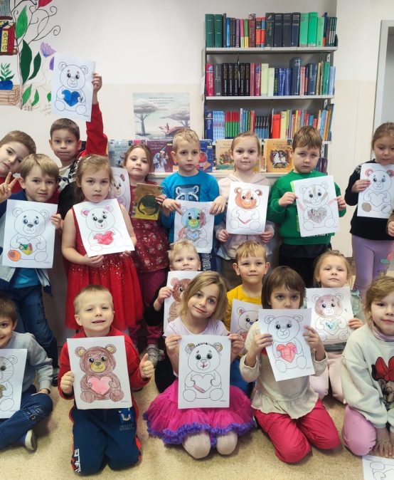 Spotkania przedszkolaków w bibliotece z okazji Dnia Życzliwości