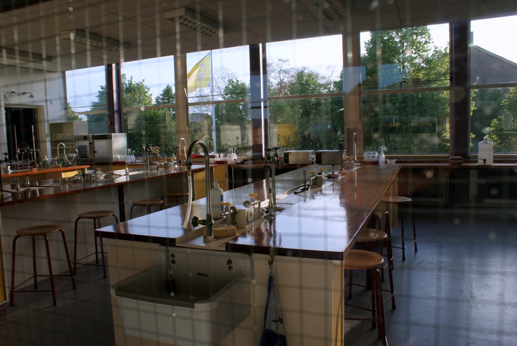 Szkolne laboratorium chemiczne