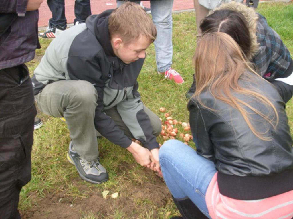 Podczas sadzenia kwiatów