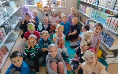 Obchody „Dnia zwierząt” w bibliotece szkolnej Obchody „Dnia zwierząt” w bibliotece szkolnej