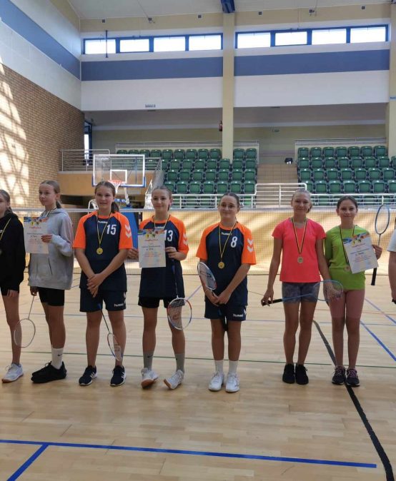 II miejsce w Powiatowych Igrzyskach Dzieci w Badmintona