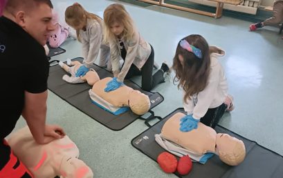 Spotkania uczniów klas I-III z ratownikiem medycznym.