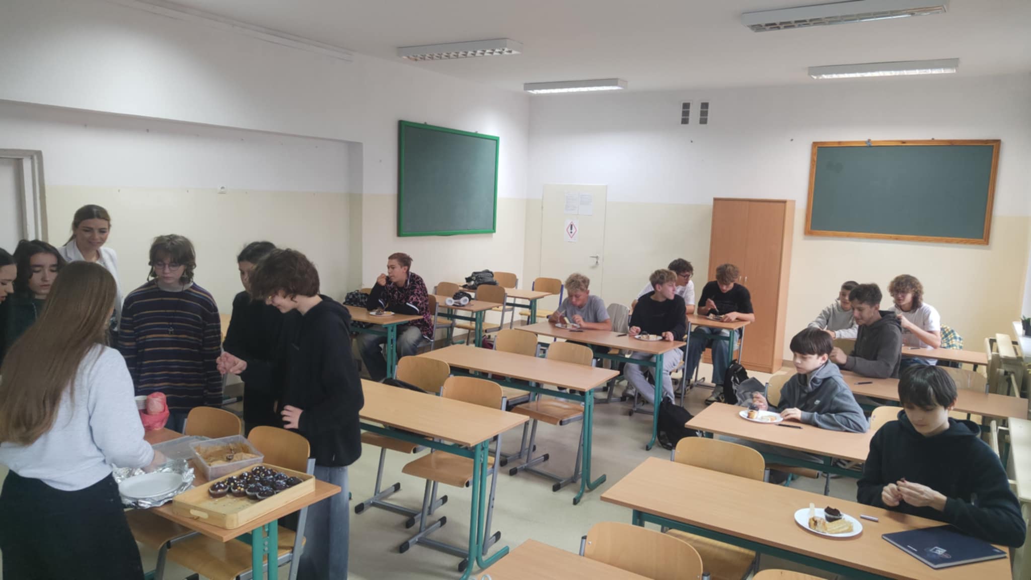 DZIEŃ CHŁOPAKA W 8A DZIEŃ CHŁOPAKA W 8A