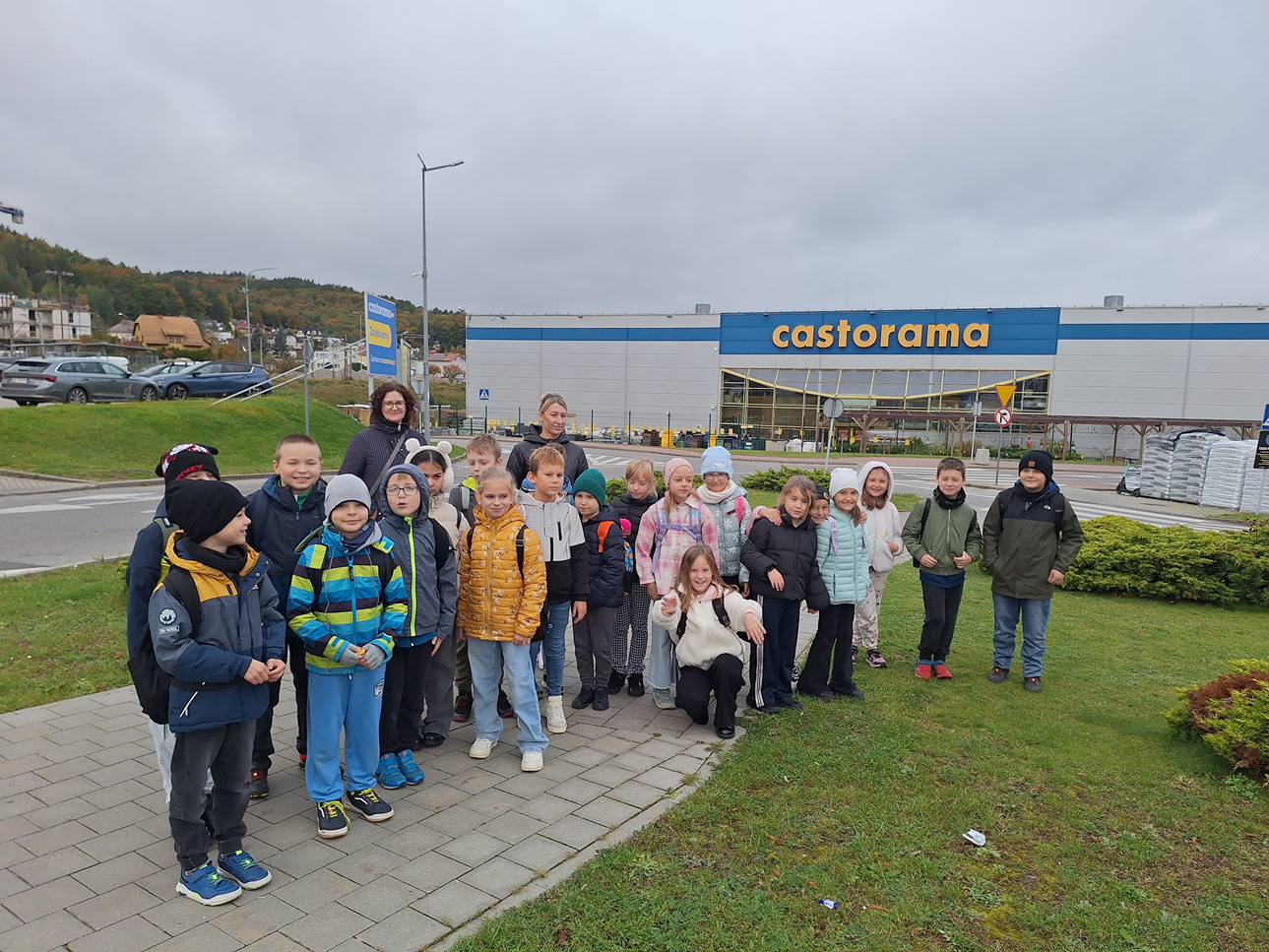 Klasa 2E na praktycznych, kreatywnych warsztatach pt.: „MAJSTERKOWO” w Castoramie.