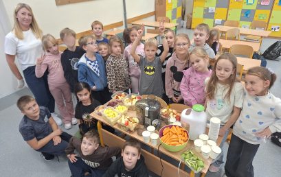 Owocowe soki pijemy, bo zdrowi być chcemy!