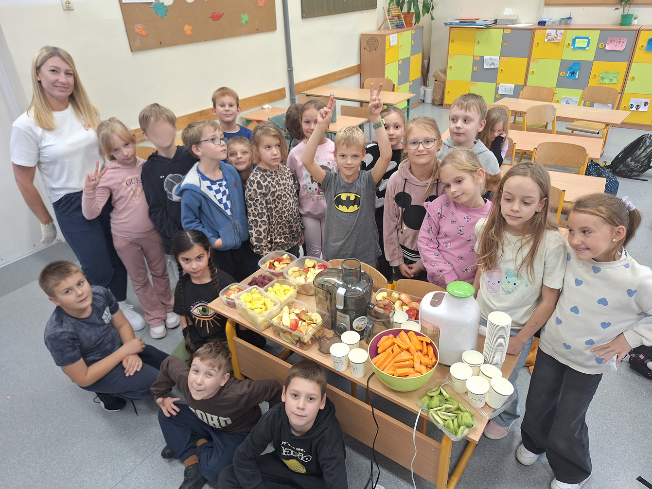 Owocowe soki pijemy, bo zdrowi być chcemy! Owocowe soki pijemy, bo zdrowi być chcemy!