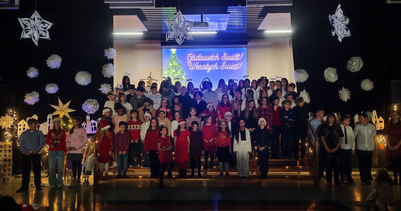 Szkolne przedstawienie świąteczne Szkolne przedstawienie świąteczne