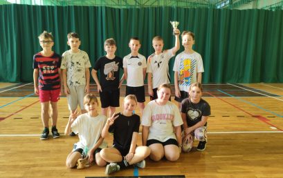 Szkolne zawody klas IV w dwa ognie