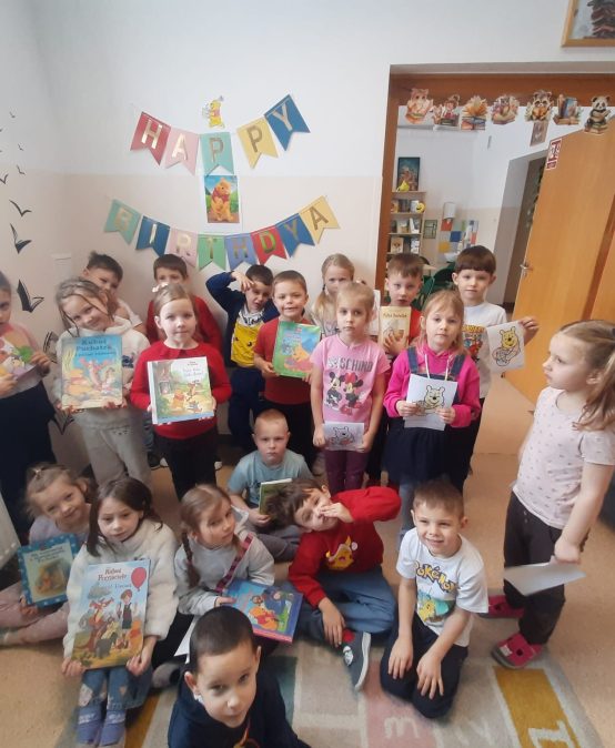 Urodziny Kubusia Puchatka w bibliotece szkolnej