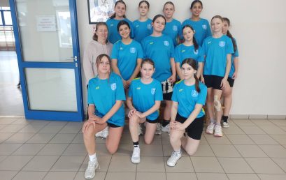 Dziewczęta z SP 4 czwarte w powiecie w piłce ręcznej w kategorii Igrzysk Dzieci