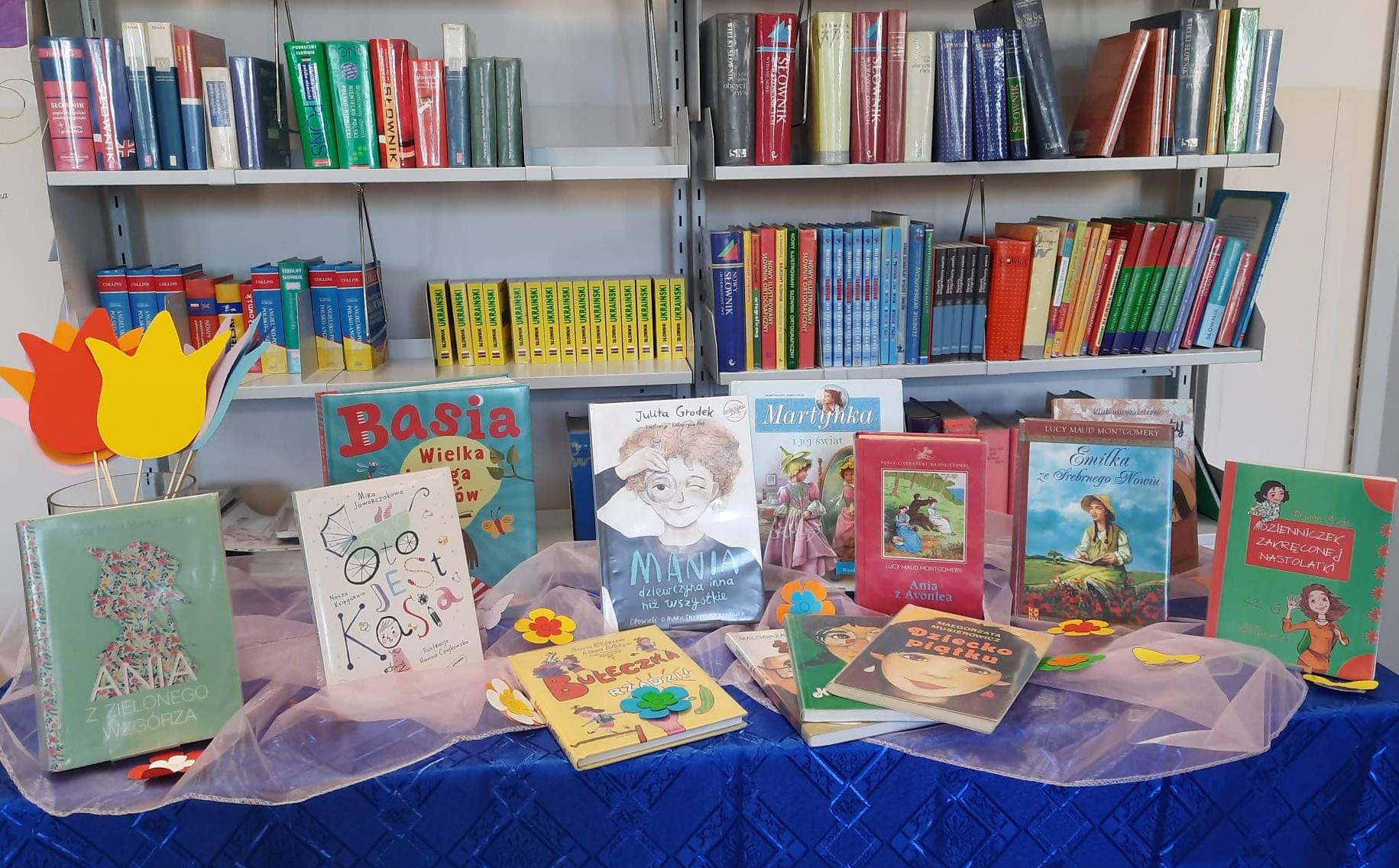 Dzień Kobiet w bibliotece szkolnej Dzień Kobiet w bibliotece szkolnej