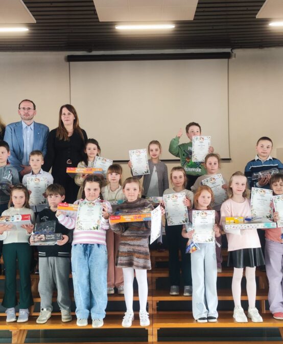 Wręczenie nagród w VII Miejskim, Rodzinnym Konkursie Ekologicznym pt. „Wiosenny Eko-Kapelusz”