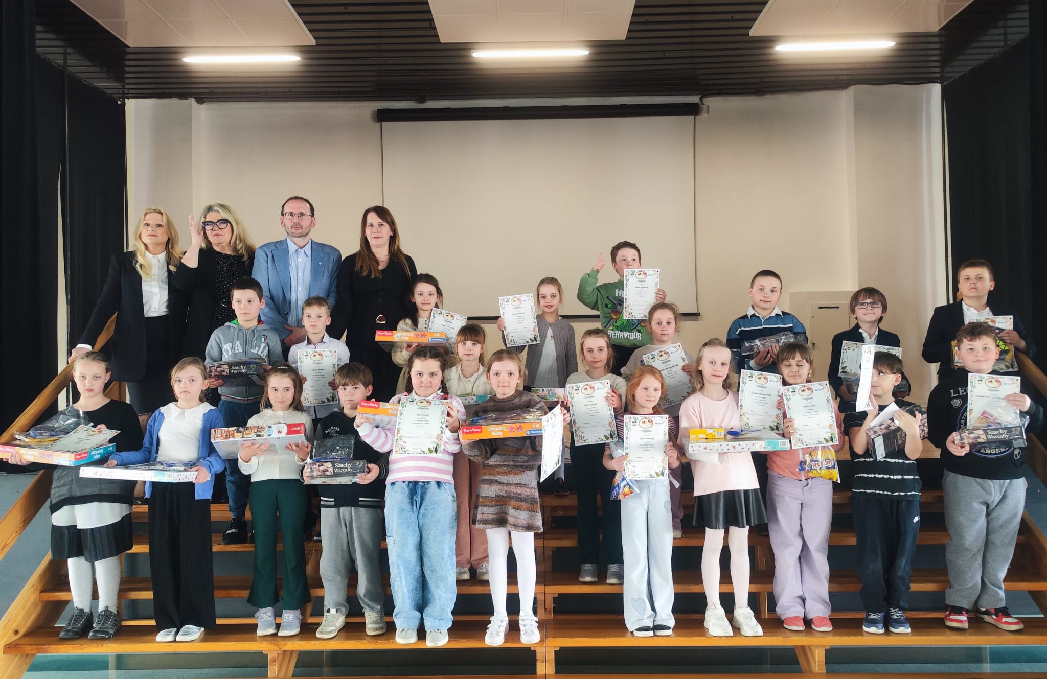 Wręczenie nagród w VII Miejskim, Rodzinnym Konkursie Ekologicznym pt. „Wiosenny Eko-Kapelusz”