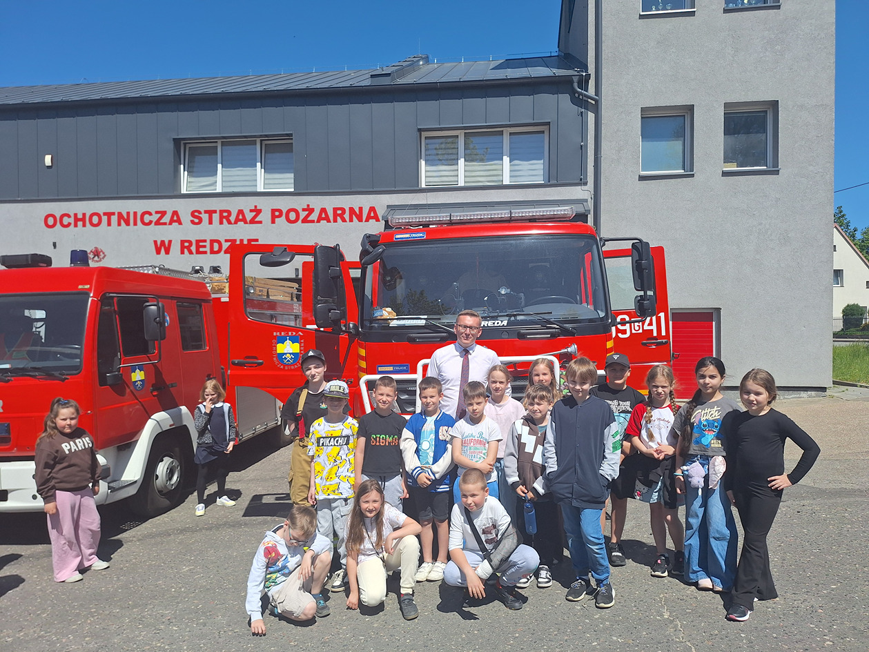 Wycieczka klas 2e i 3a do OSP w Redzie